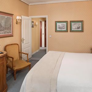 Classic Queen Room